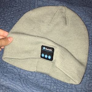 beanie with bluetooth speakers inside